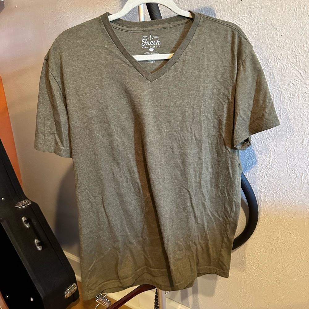 Fresh Clean Tees brand. Size L. Olive green color. V-neck men's t-shirt.